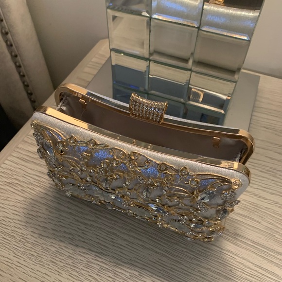 New gold and silver fancy clutch - Picture 2 of 4